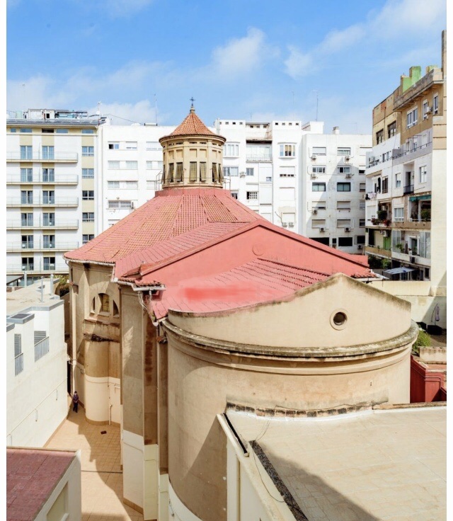 Vista lateral del templo